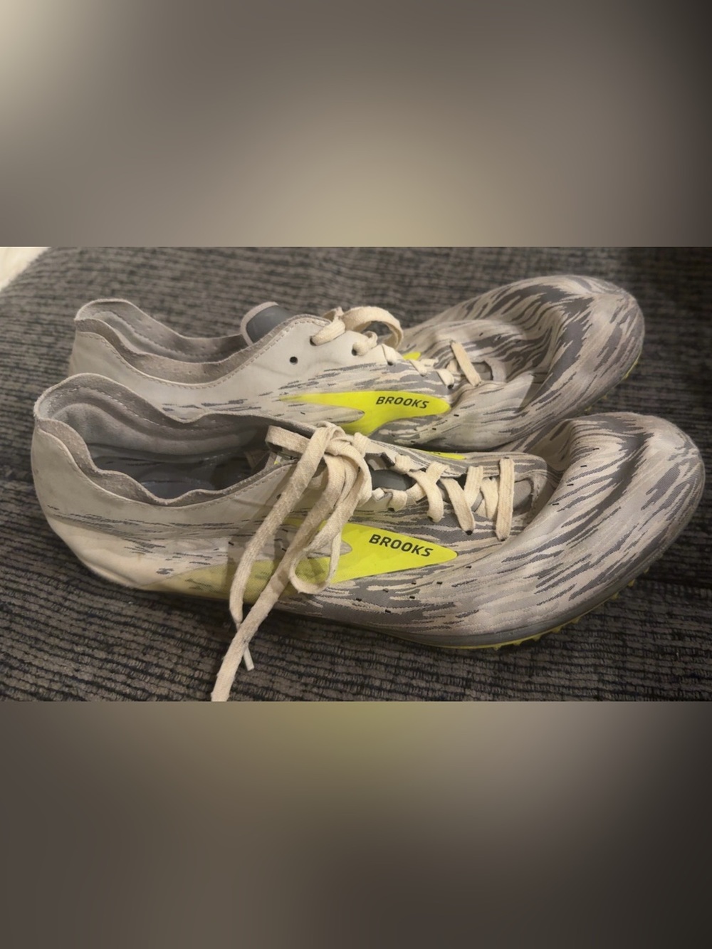Brooks Wire V6 Track Spikes, Size 10.5